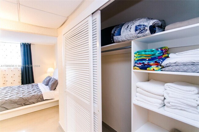 Building Photo - 4001 South Ocean Drive Apt #3L, Hollywood,...