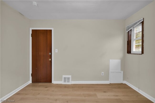 Building Photo - 478 E 222nd St