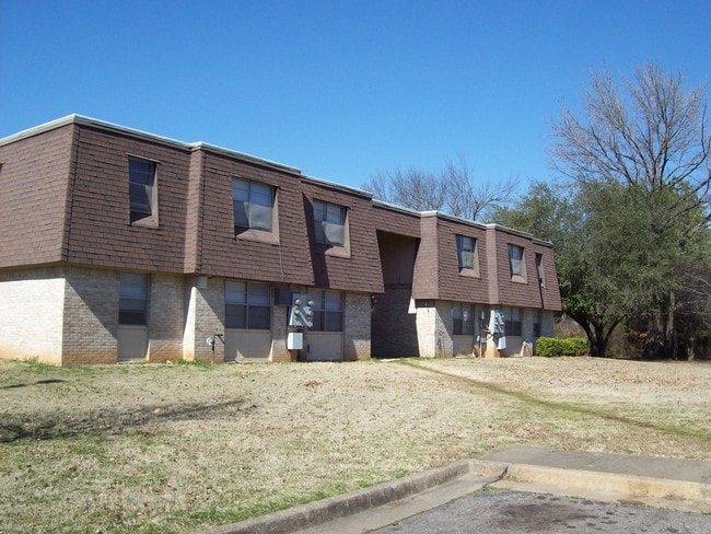 Primary Photo - Lakewood Estates