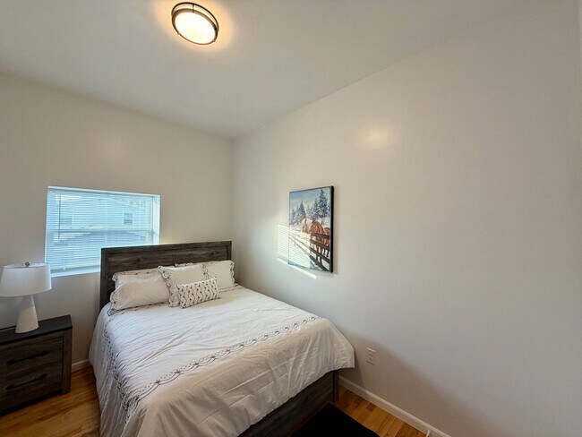 Building Photo - 719 N 3rd Ave