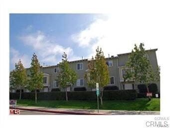 Building Photo - 5562 W 190th St