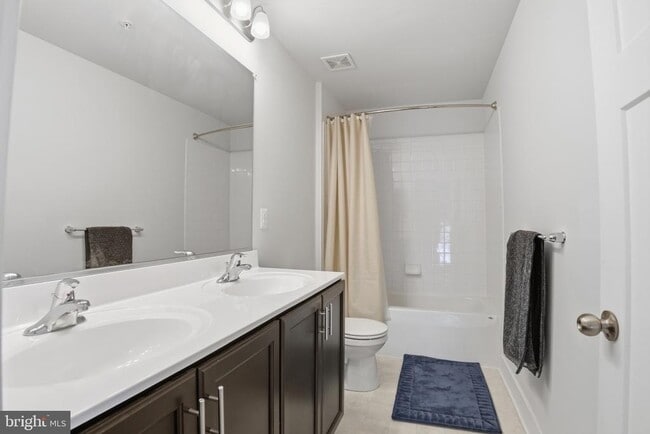 Building Photo - 610 Snapdragon Ct