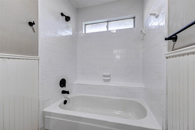 Building Photo - 6715 Liberty Valley Dr