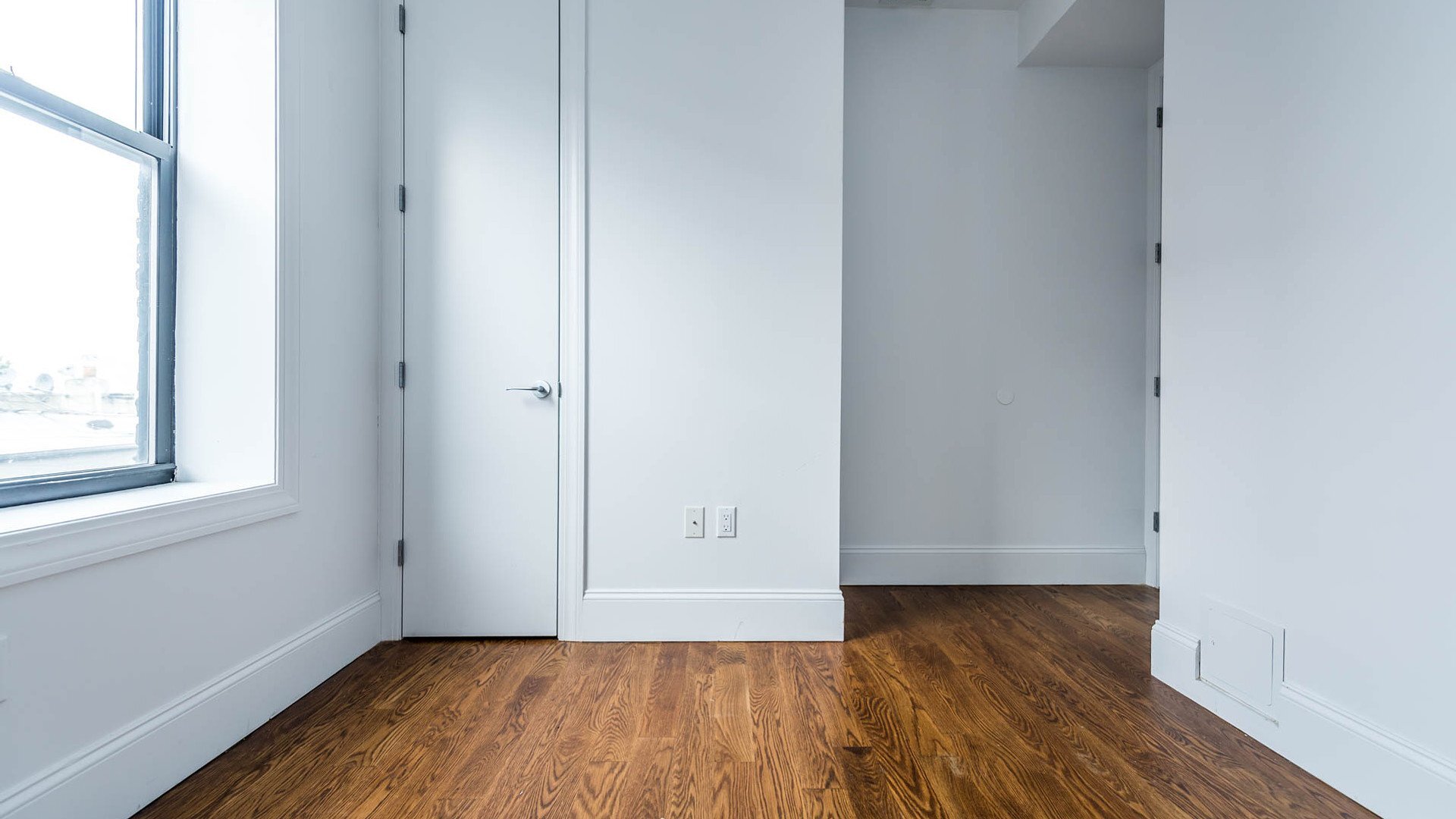 Building Photo - 16-25-25 Putnam Ave