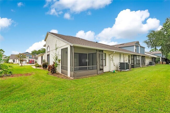 Building Photo - 112 Lakepointe Cir