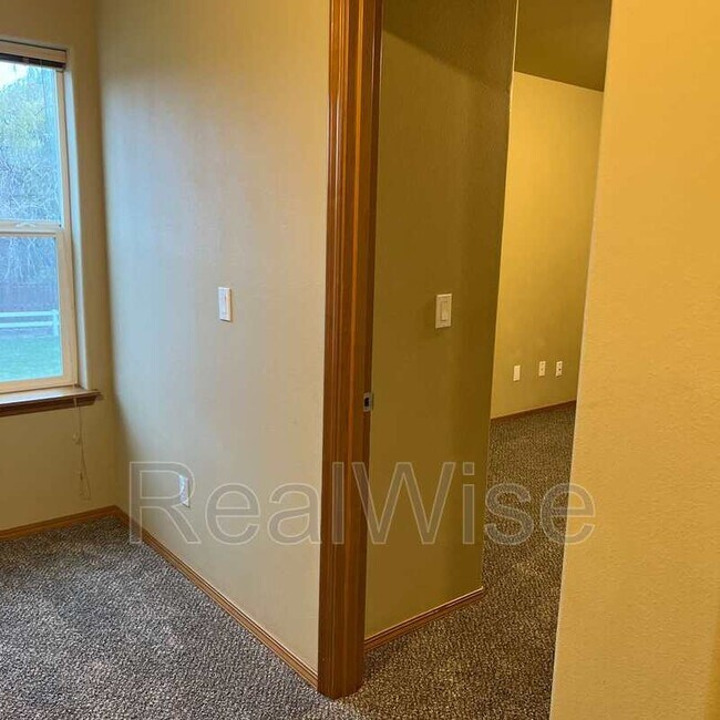 Building Photo - 2885 SW Indian Cir