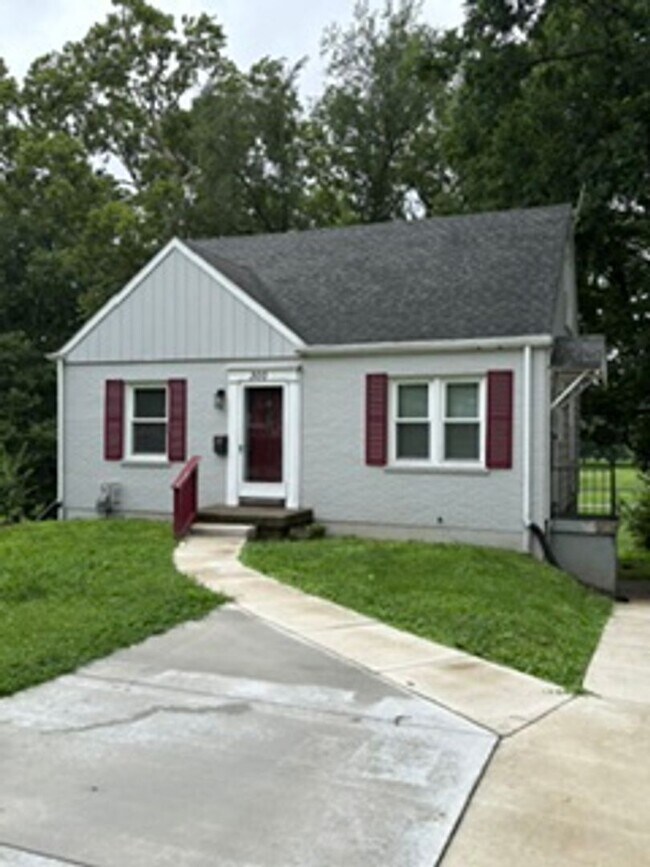 Building Photo - Beautiful 4 Bedroom 1 Bathroom Home