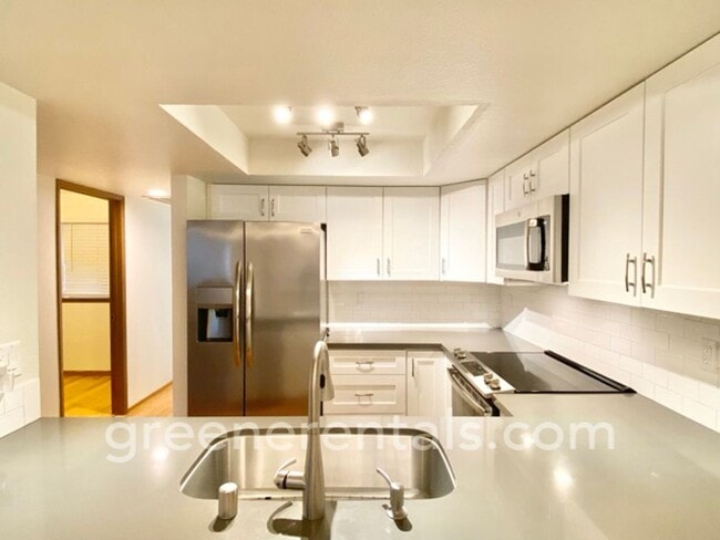 Building Photo - Quaint 2BR 1.5BA Condo in the Vineyards