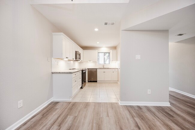 Building Photo - 5005 Georgi Ln