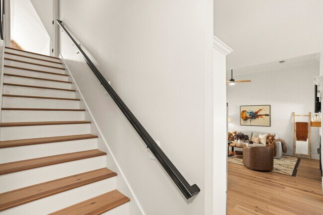 Building Photo - 221 Waldron View Dr
