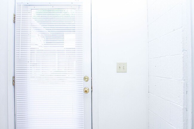 Building Photo - 2515 Plateau Rd