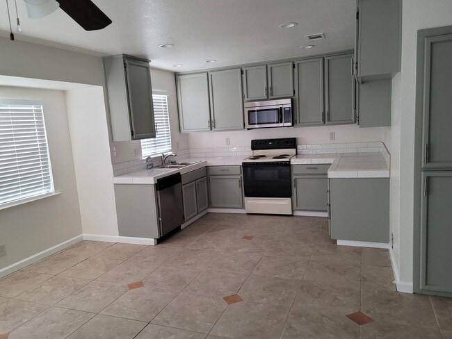 Building Photo - House for Rent!