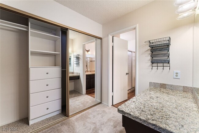 Building Photo - 8704 Isola Dr