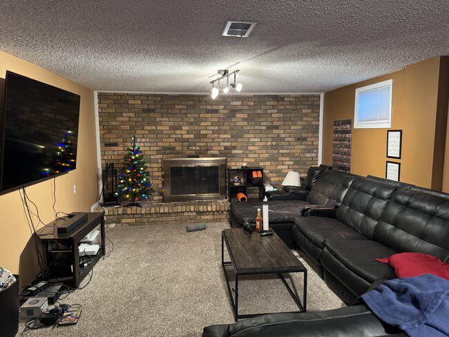 Building Photo - 8197 E Lehigh Dr