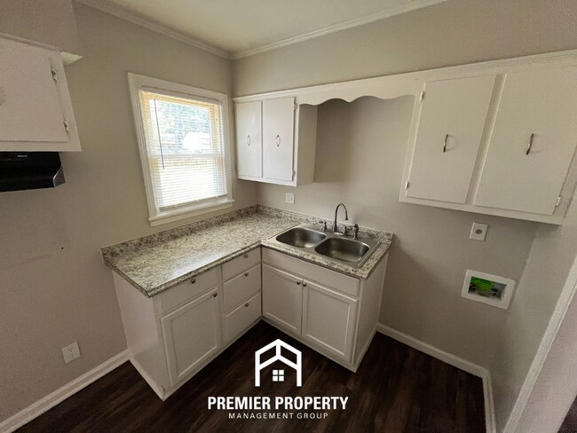 Building Photo - Charming 3BR/1BA Memphis Rental with Hardwood Floors & Open Kitchen!