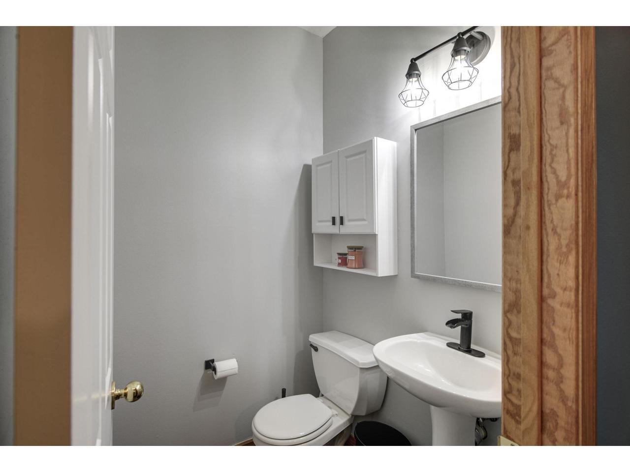 Building Photo - 1046 Providence Dr