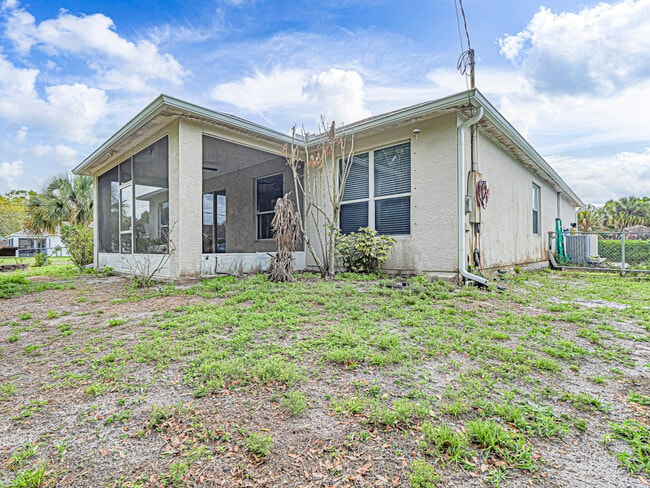 Building Photo - 7916 105th Ct