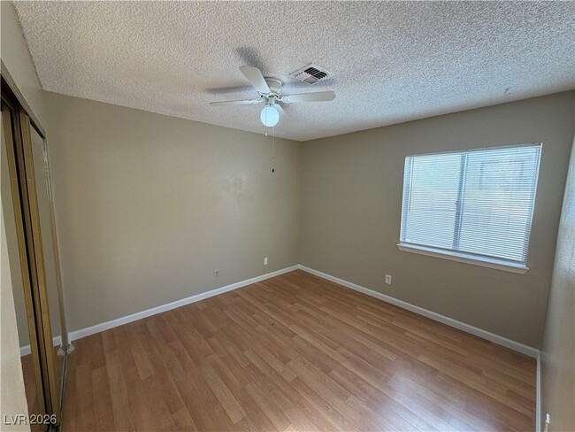 Building Photo - 1912 Harvest Dr