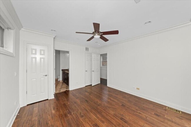 Building Photo - 3 bedroom in Chicago IL 60642