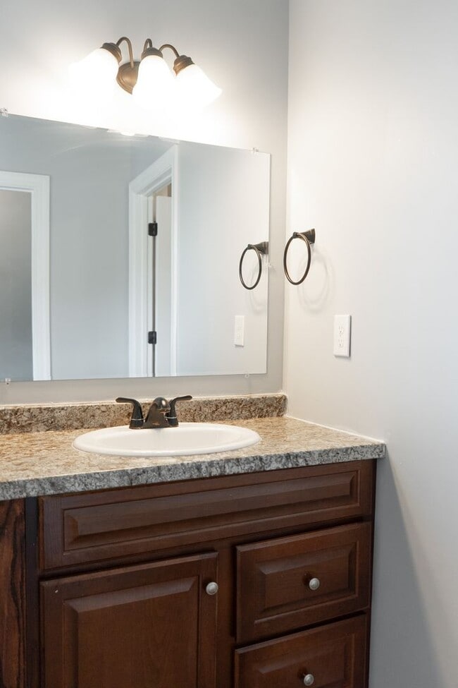 Building Photo - 2624 Leland Dr
