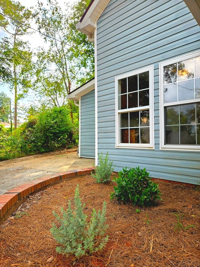 Building Photo - 147 Lakemont Dr