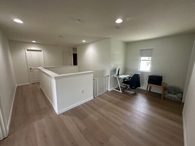 Building Photo - Discover the Charm of This Stunning 4-Bedr...