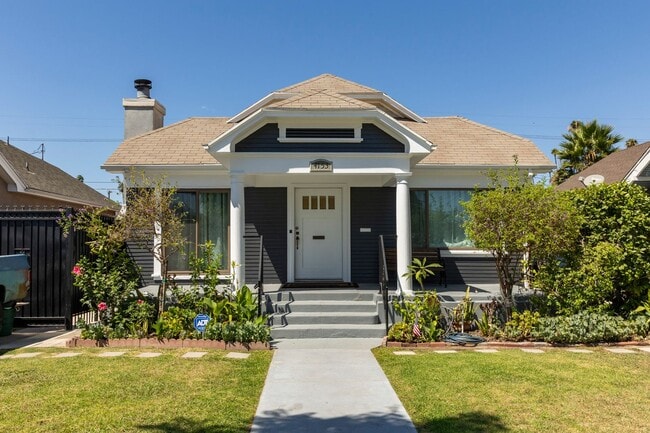 Building Photo - Lovely Home For Rent!