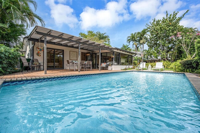 Building Photo - 1950 Harbourview Dr