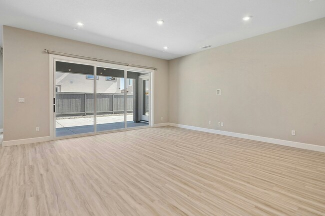 Building Photo - 2104 Day Lily Ave
