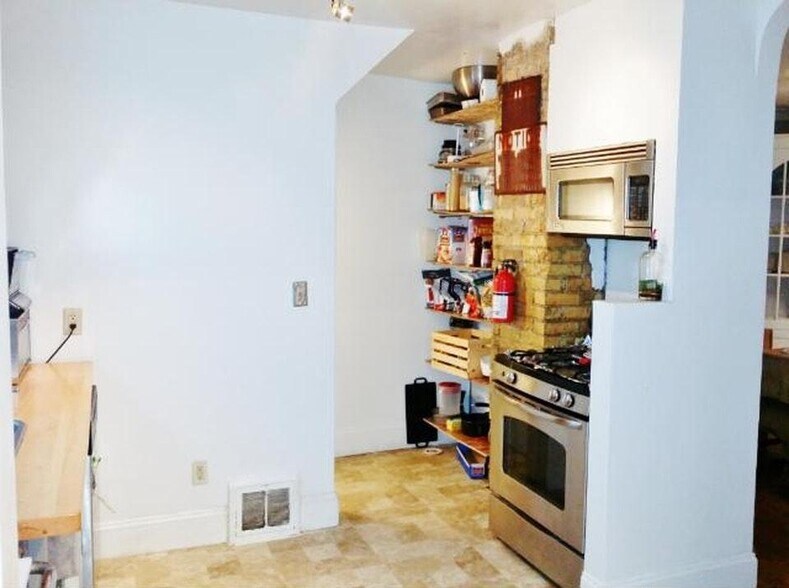 Building Photo - 951 18th Ave SE