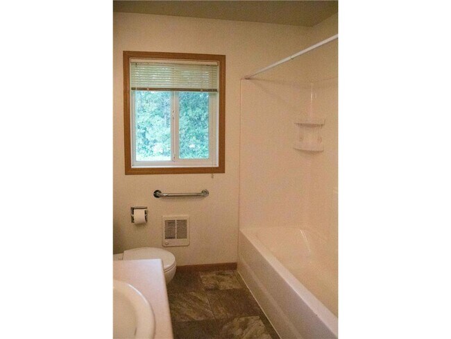 Building Photo - 512 Maple Ln