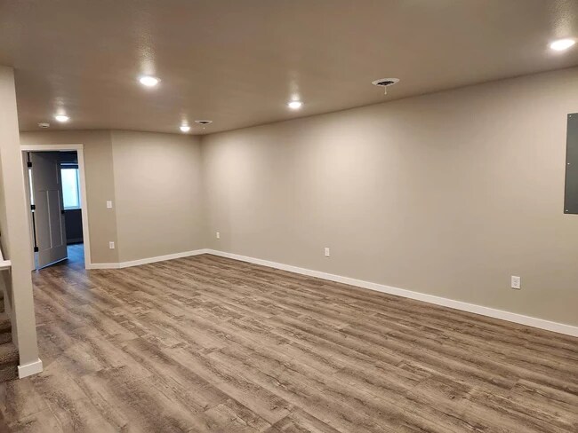 Building Photo - 304 Nieson St