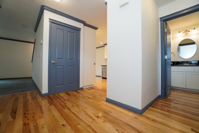 Building Photo - 11301 W Goldenrod Ave