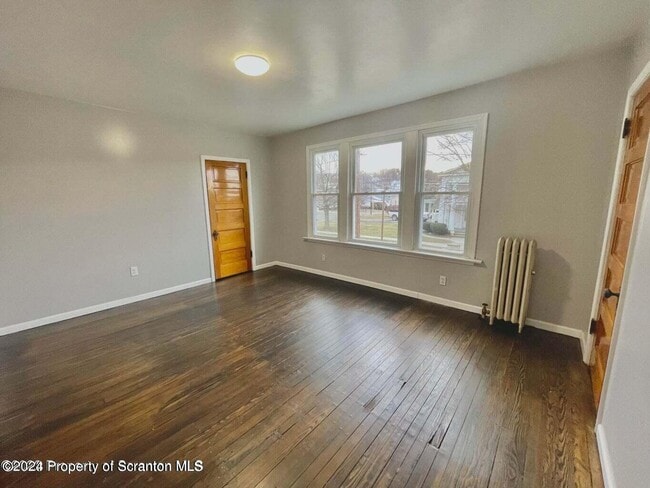 Building Photo - 304 E Elm St