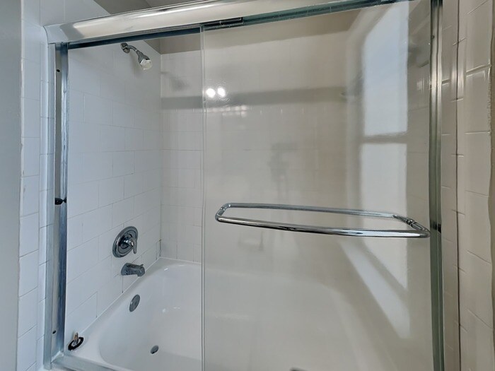 Building Photo - 18810 Woodglen Shadows Dr