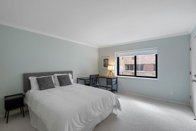 Building Photo - 2885 Knox Ave S