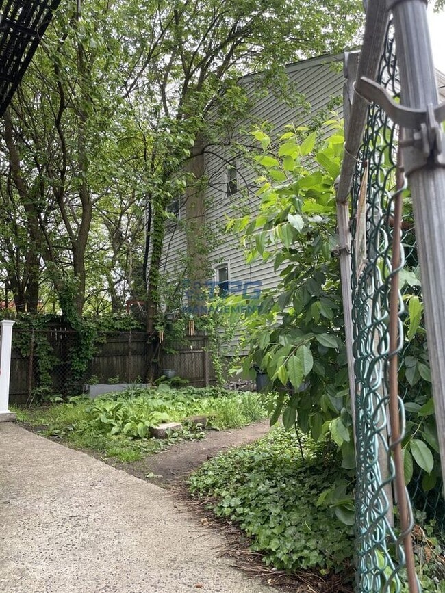 Building Photo - 111 Mallory Ave