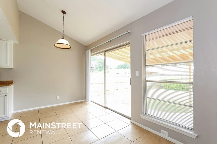 Building Photo - 8807 Glen Shadow Dr