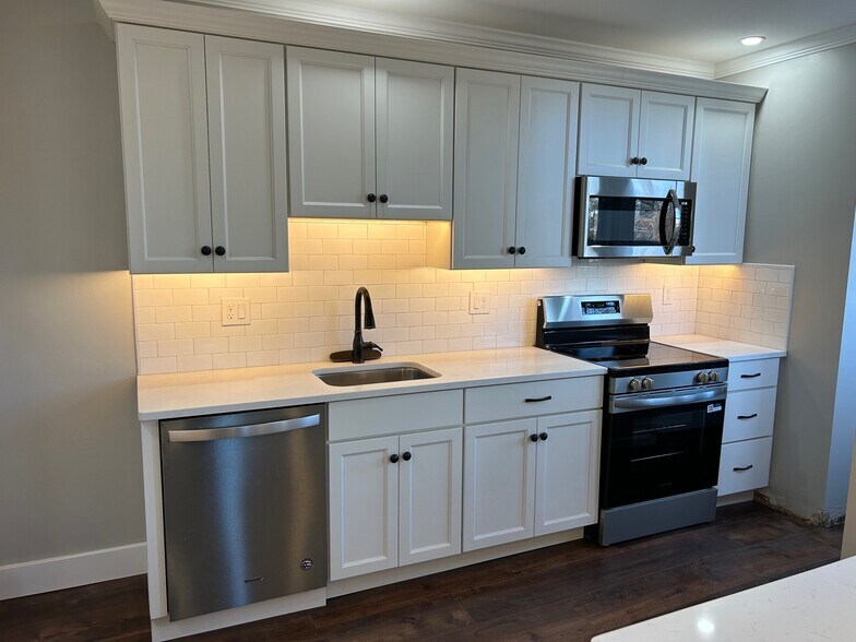 Building Photo - 1407 Delaware Ave