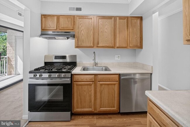 Building Photo - 5915 Tamar Dr