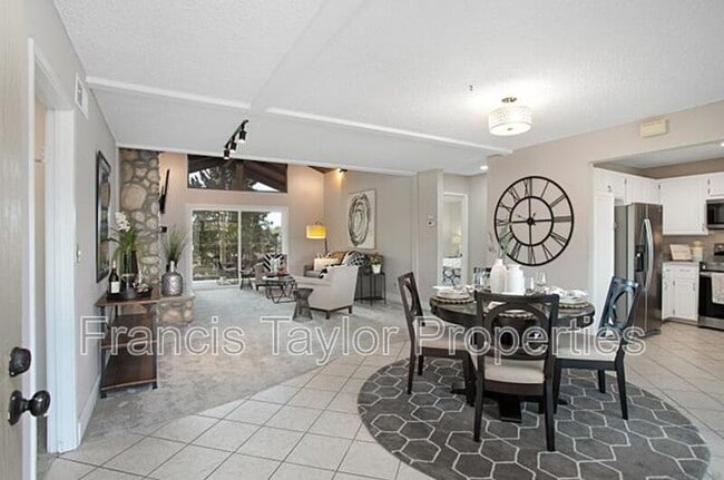 Building Photo - 912 Knoll Vista Dr