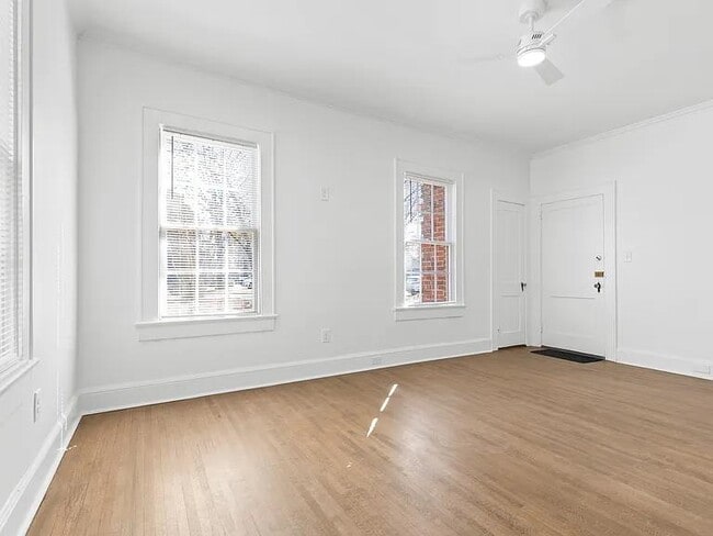 Building Photo - 2112 Crescent Ave