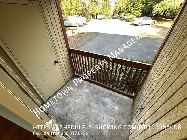 Building Photo - Lower Level 2 Bedroom Apartment with W/S/G...