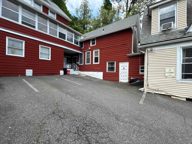 Building Photo - 414 Undercliff Ave