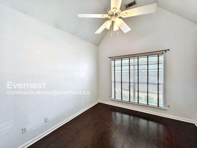 Building Photo - 1079 River Isle Dr