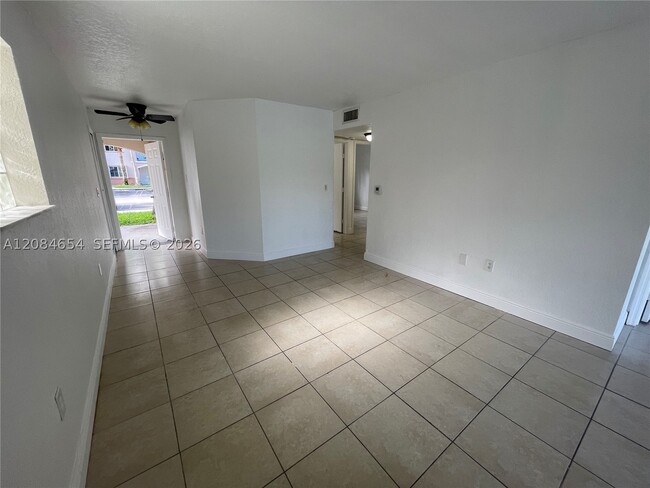 Building Photo - 1251 SE 31st Ct