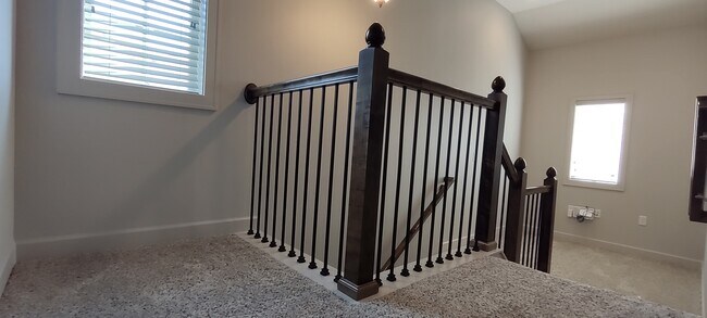Building Photo - 15881 Valley View Dr