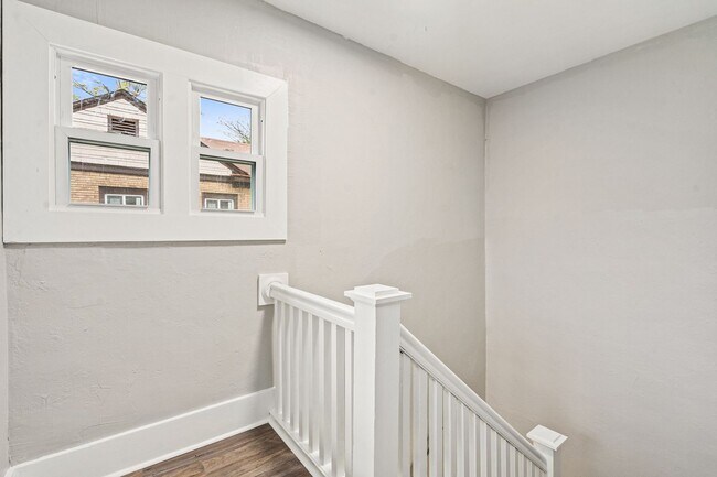 Building Photo - 301 Rochelle St