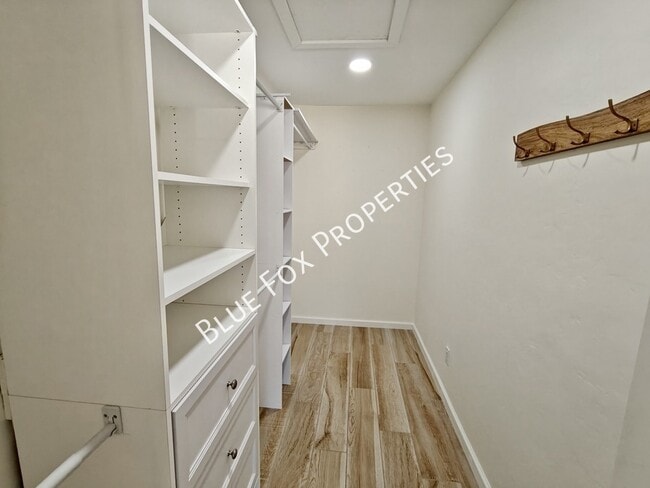 Building Photo - 5440 W Placita De La Promesa