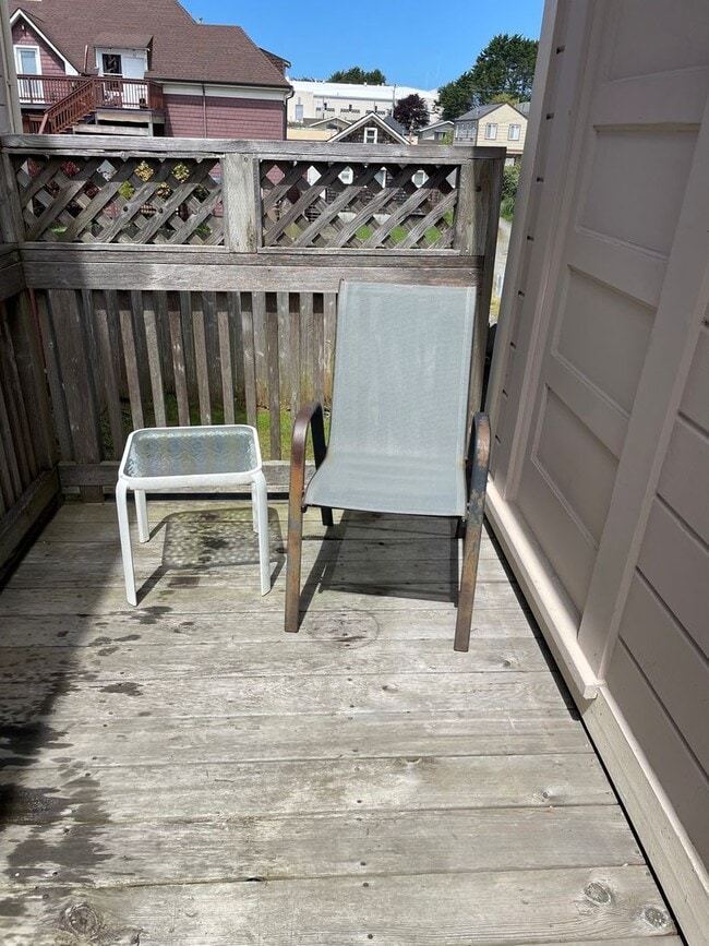 Building Photo - Remodeled Furnished Studio, Conveniently l...